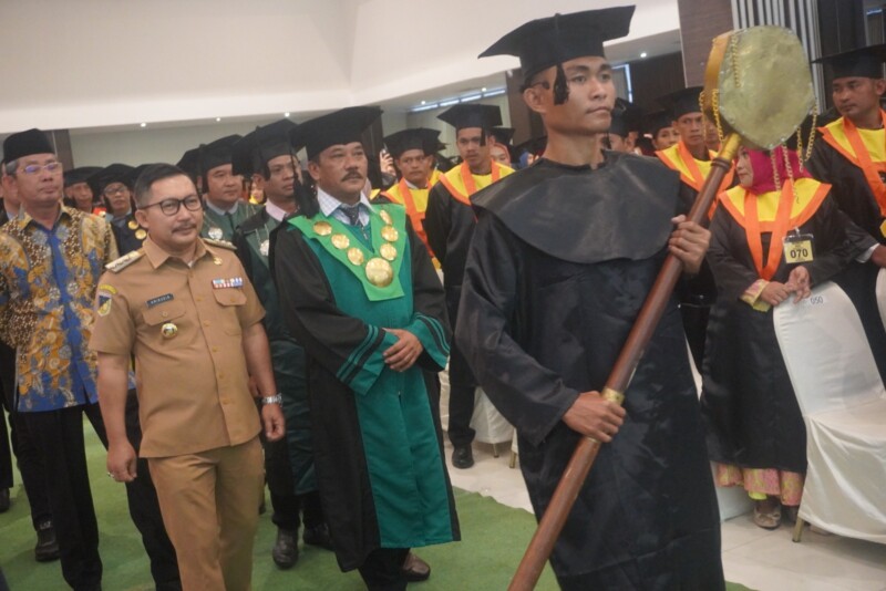 Bupati Banggai Ir. H.Amirudin.M.M.AIFO.Hadir di Acara Wisuda Sarjana Angkatan Ke-XXI Tahun 2023 Universitas Muhamadiyah Luwuk