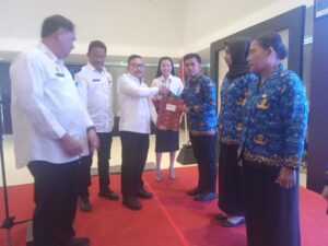 Bupati Banggai Amirudin Serahkan SK Pengangkatan 444 PPPK untuk Formasi 2022