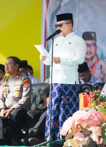 Hari Santri 2025 di Banggai Meriah, Ribuan Santri Berkemah dan Bupati Amirudin Pimpin Upacara di Moilong